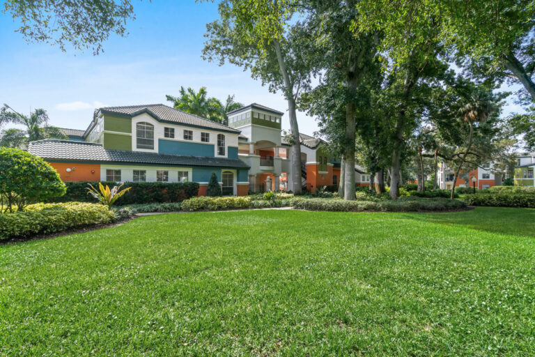 Bayside-Arbors-exterior-2