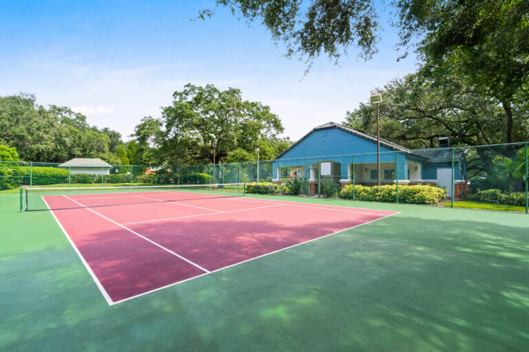 Bayside-Arbors-of-Clearwater-Apartments-tennis-court